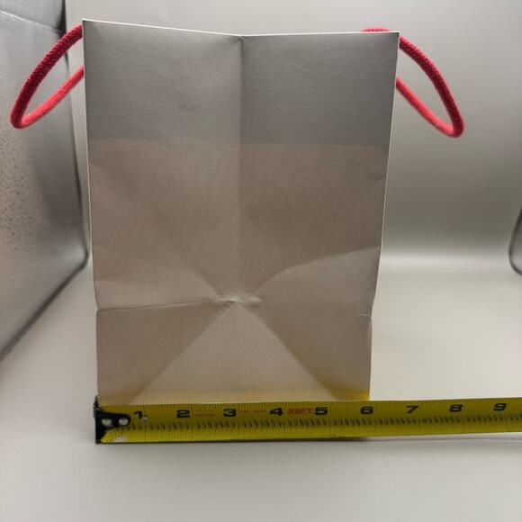 Louis Vuitton Holiday 2023 Shopping Bag and Small Dust Bag - Picture 8 of 16